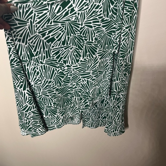 BCBG Maxazria Wrap Green and White Abstract Print Dress with Tie at side size S - Picture 11 of 13
